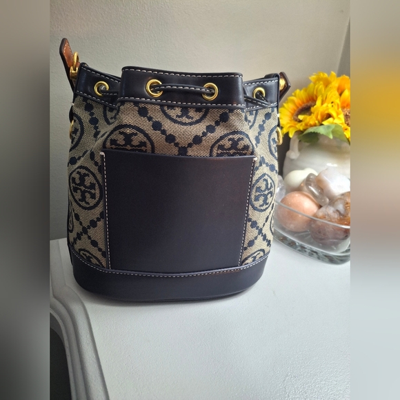 Tory Burch Monogram Bucket Bag  Great Condition - Picture 7 of 8